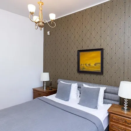 Old Town 3 Bedroom شقة تالين