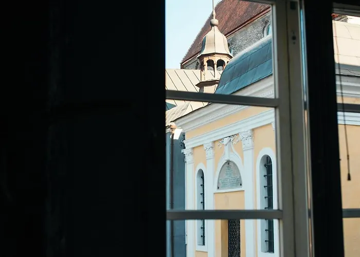 Old Town 3 Bedroom Apartment *